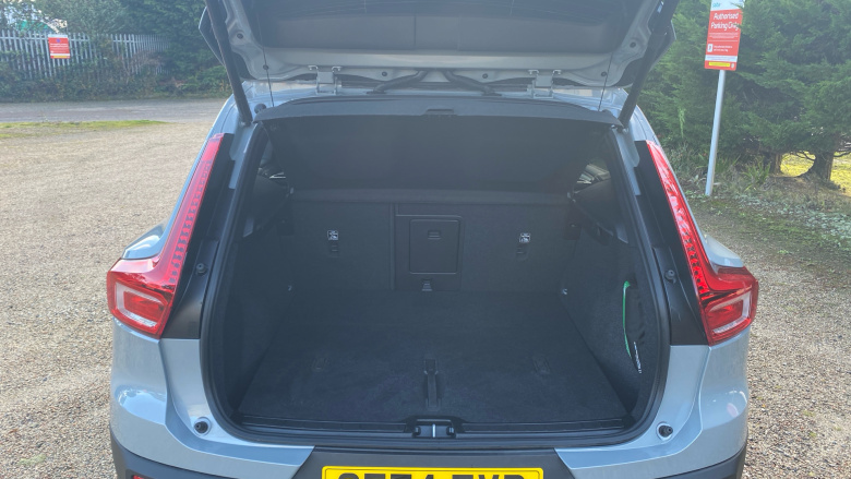 Volvo XC40 2.0 B4P Ultra Dark 5dr Auto Petrol Estate